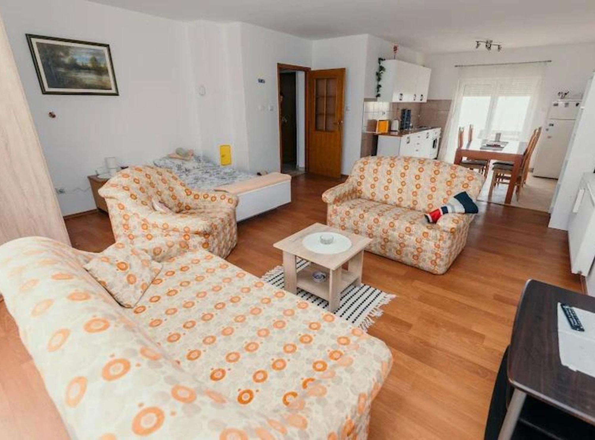 Apartmani Tea I Toni Gradiste Exterior photo