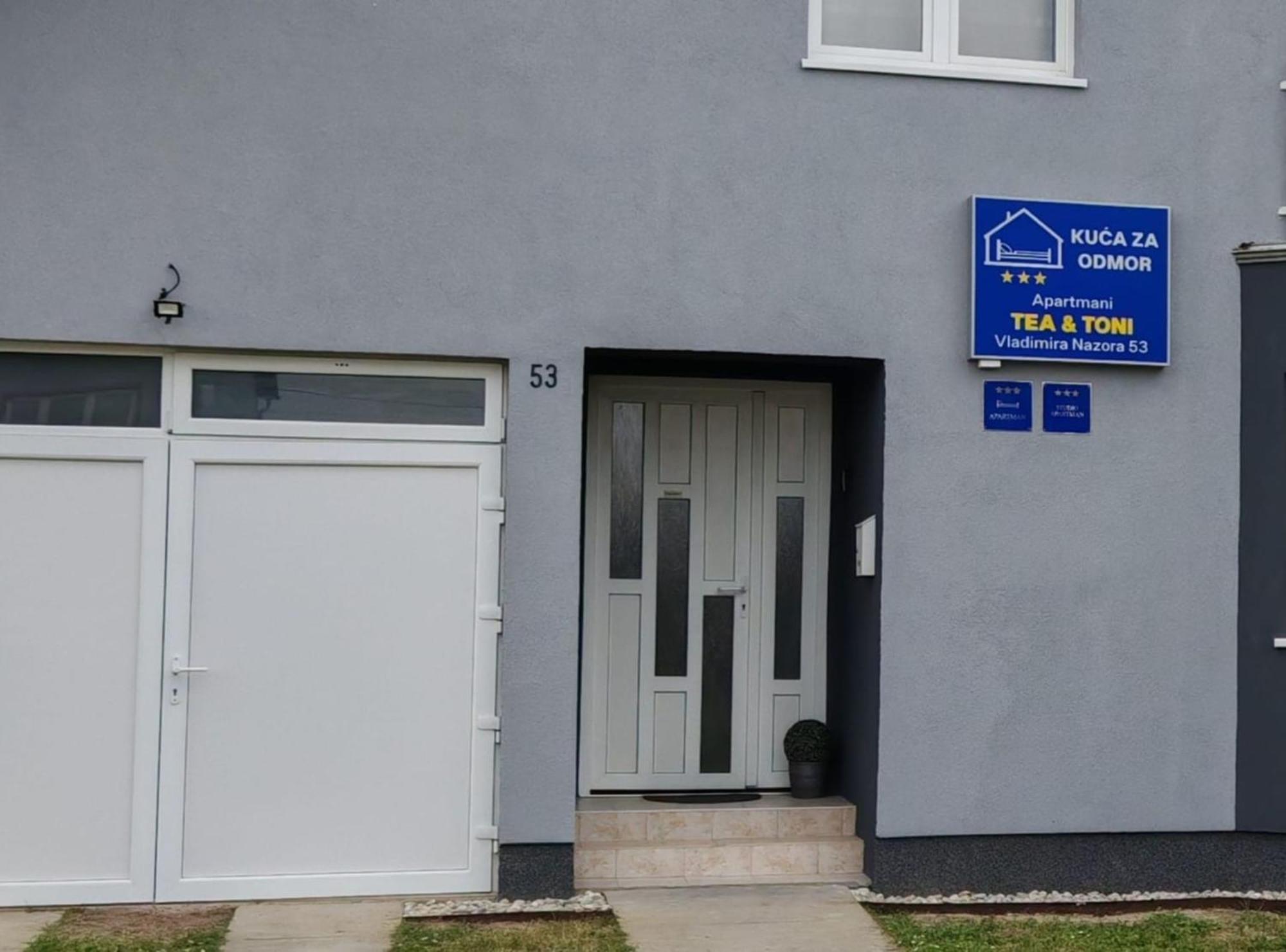 Apartmani Tea I Toni Gradiste Exterior photo